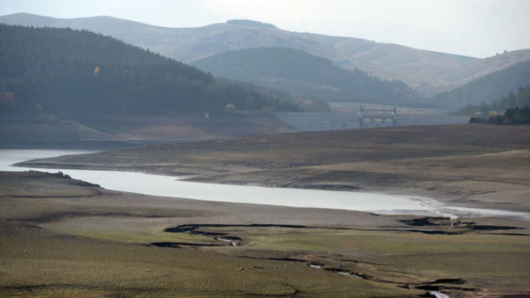 Още от юли водата в язовир "Студена" намалявала, но мерки не били взети