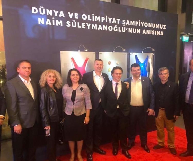 Делегация от Момчилград присъства на премиерата на филма за Наим