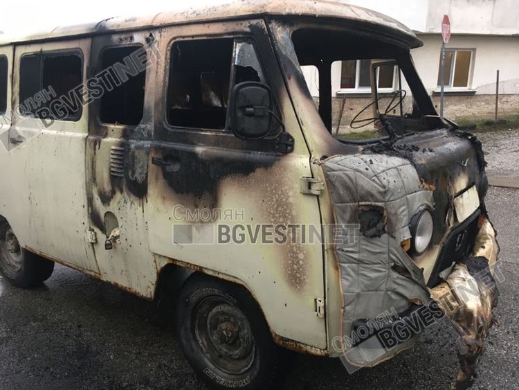 Автомобил с газова уредба пламна в движение и изгоря като факла 