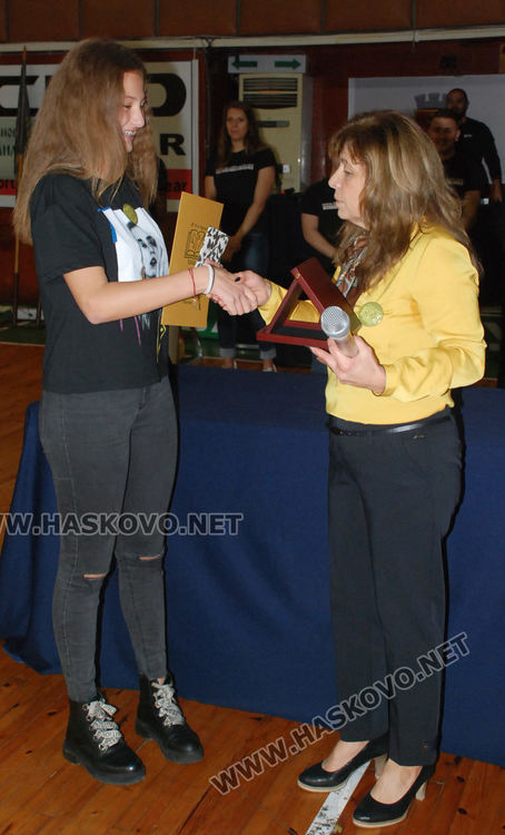 Божидара Чернева с Климентова награда за ученик, Златка Ангелова - за учител