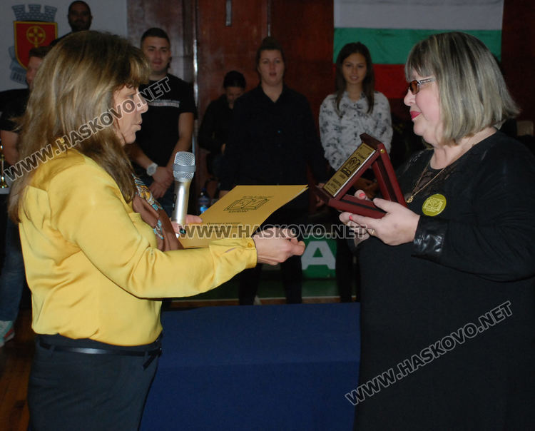 Божидара Чернева с Климентова награда за ученик, Златка Ангелова - за учител