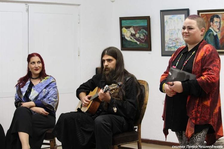 Премиера на стихосбирката на Екатерина Глухова в КДК Смолян, съчета поезия и музика 