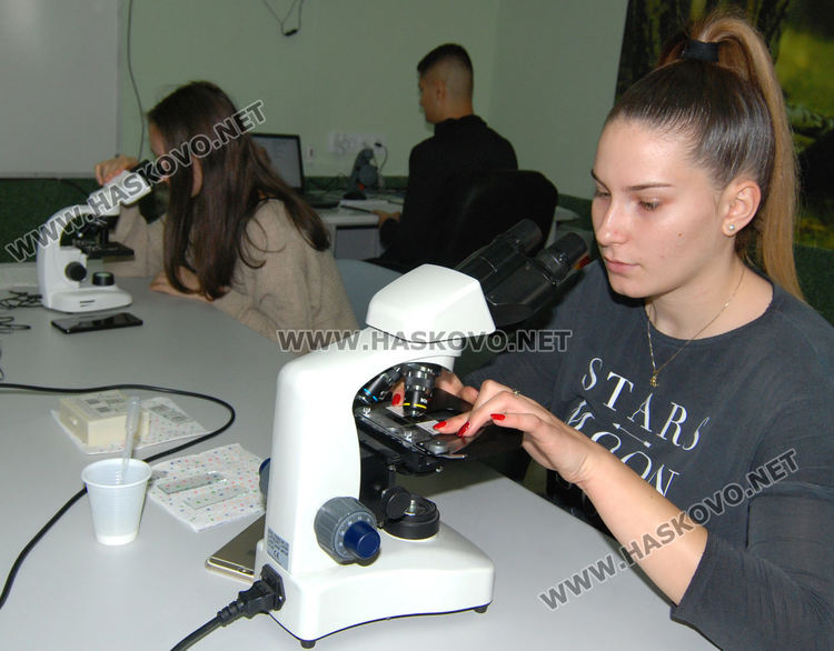 Откриха експериментална лаборатория по природни науки в ПМГ-Хасково
