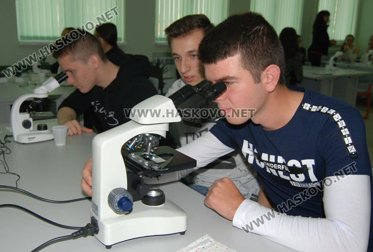 Откриха експериментална лаборатория по природни науки в ПМГ-Хасково