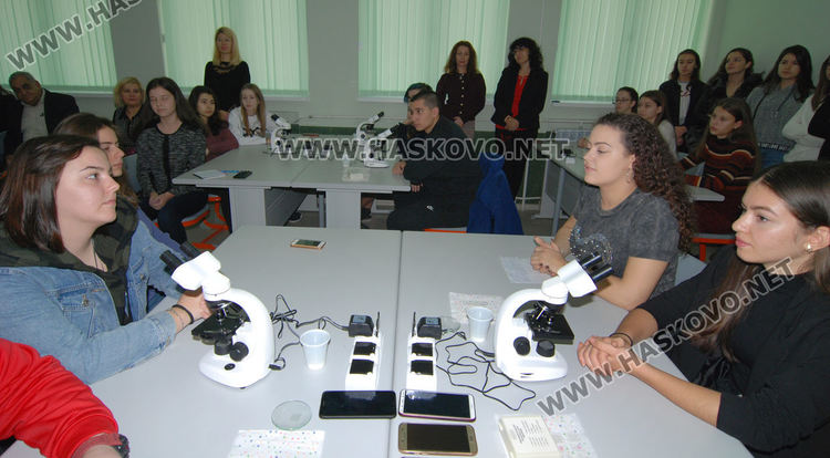 Откриха експериментална лаборатория по природни науки в ПМГ-Хасково