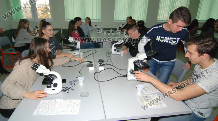 Откриха експериментална лаборатория по природни науки в ПМГ-Хасково