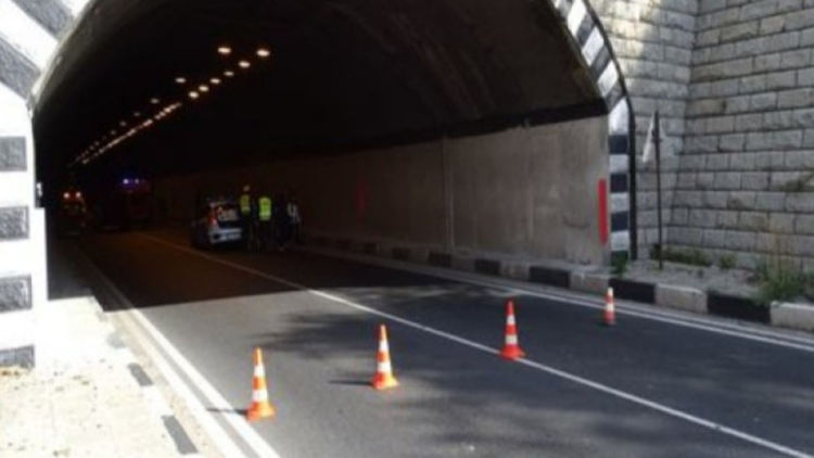 И през декември ще затварят пътя Девин-Кричим