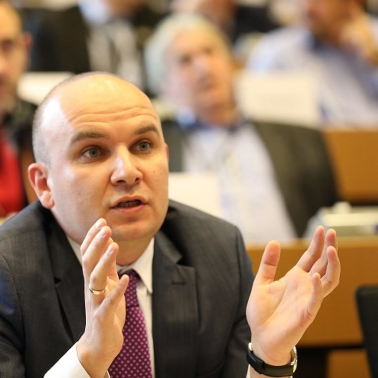 Илхан Кючук