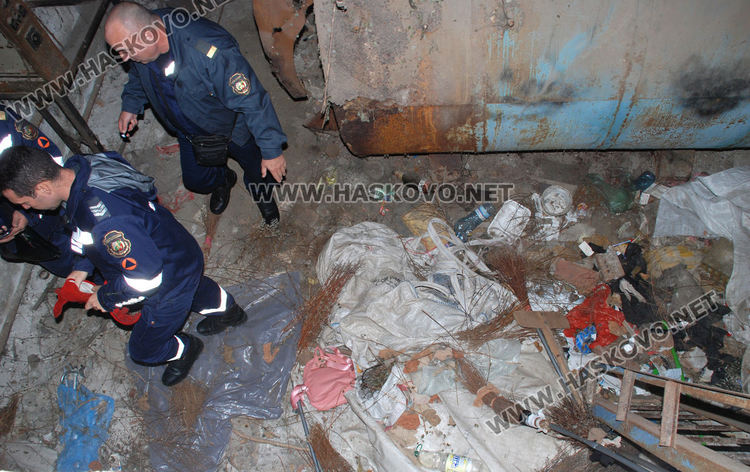 Викат пожарникари за спасяване на бедстващо куче