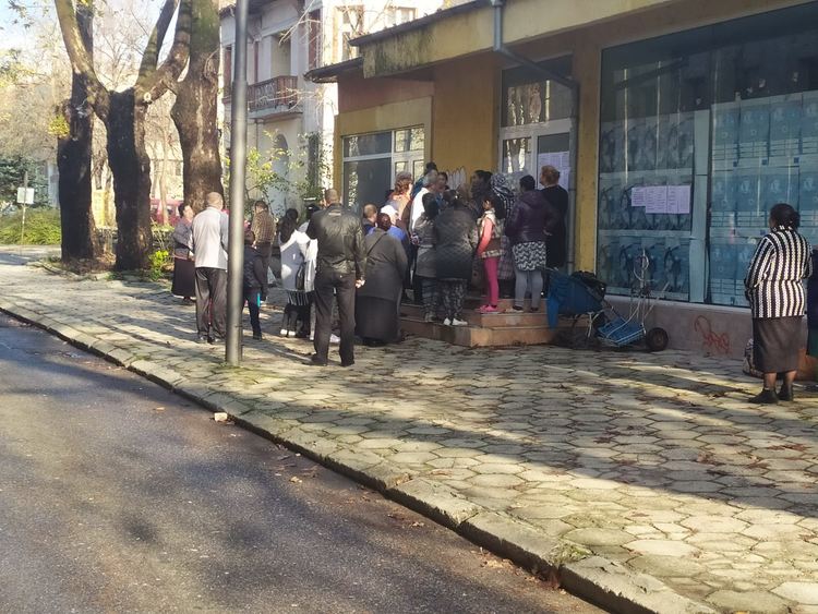 Зам.-областният управител Леман Али даде началото на раздаването на хранителни пакети от БЧК