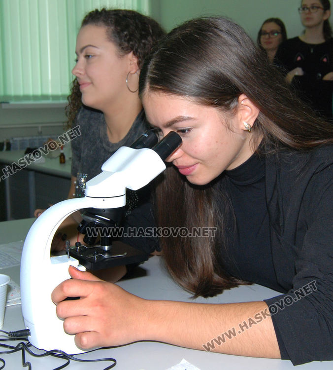 Откриха експериментална лаборатория по природни науки в ПМГ-Хасково