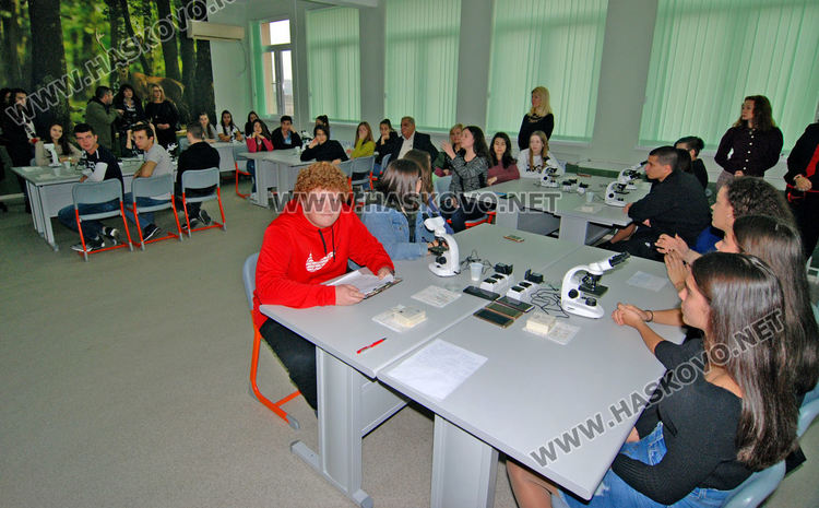 Откриха експериментална лаборатория по природни науки в ПМГ-Хасково