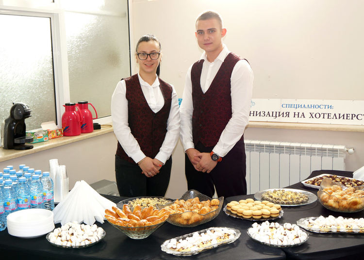 Гимназията по туризъм демонстрира иновативни уроци пред гости от страната