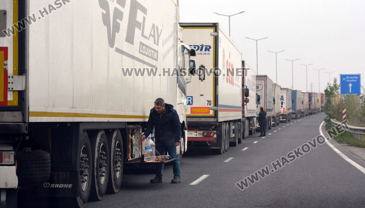  Митническите власти призовават фирмите за алтернативни маршрути към Турция