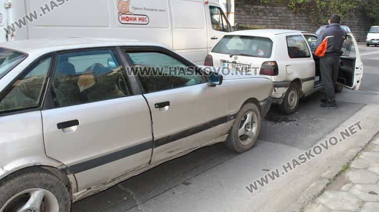 Ауди се заби във Фолксваген на Кърджалийска