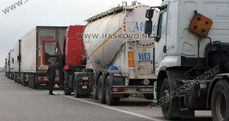  Митническите власти призовават фирмите за алтернативни маршрути към Турция