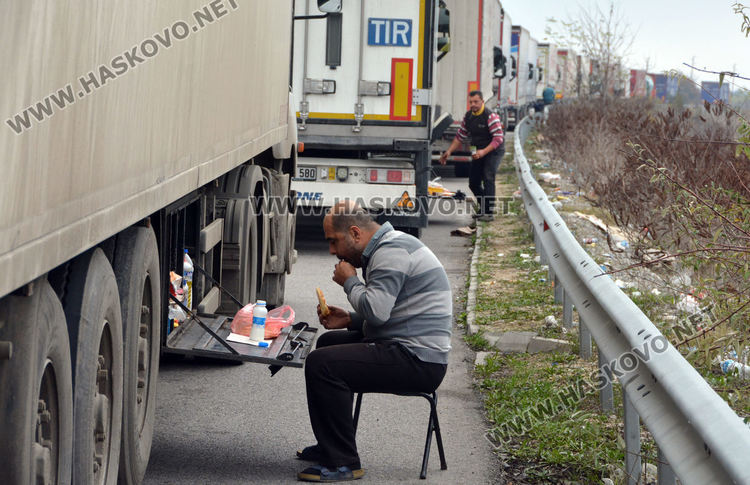  Митническите власти призовават фирмите за алтернативни маршрути към Турция