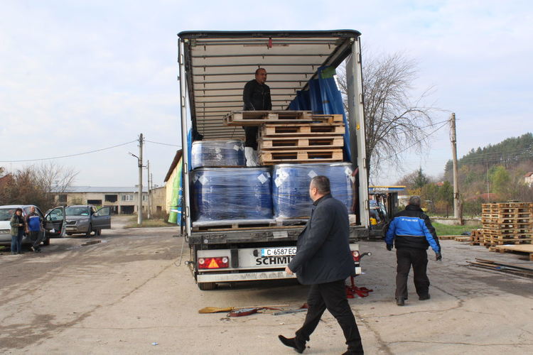 Последните 20 тона негодни пестициди от склада в Стойково заминаха за Франция
