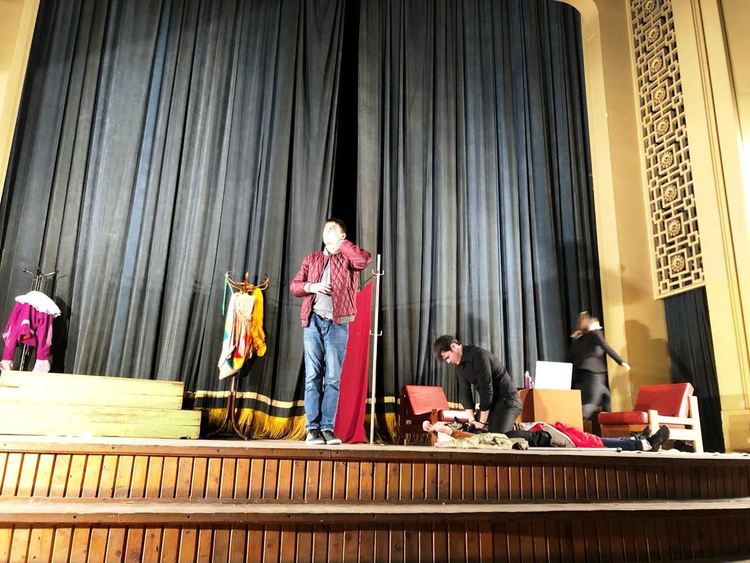 Театрална школа "Апропо" представи Агенция "Ромео и Жулиета" на димитровградска сцена