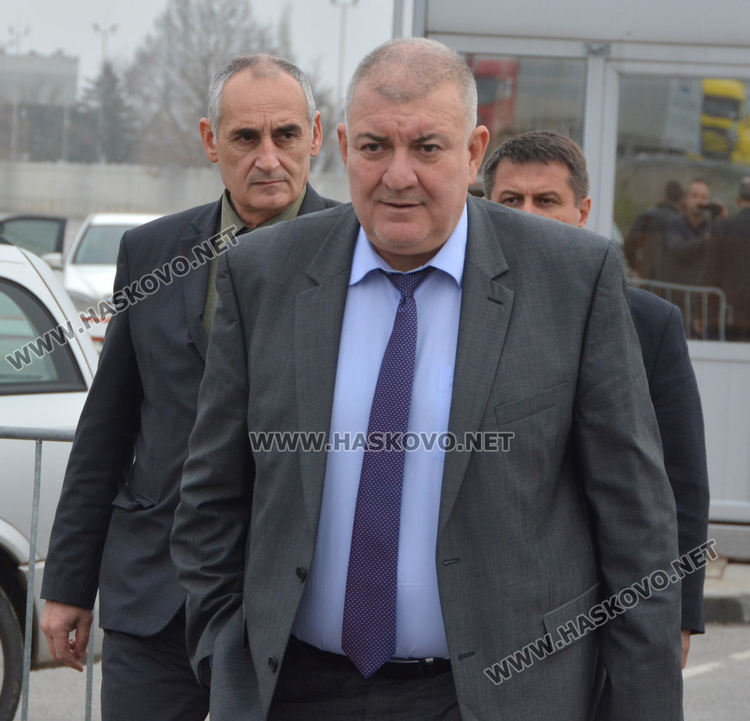 Шефът на Агенция Митници Георги Костов и заместник-директорът на ГД „Гранична полиция“ ст.комисар Стоян Иванов /зад него/ 