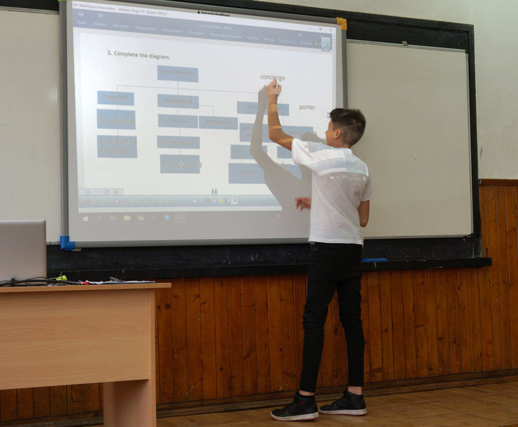 Гимназията по туризъм демонстрира иновативни уроци пред гости от страната