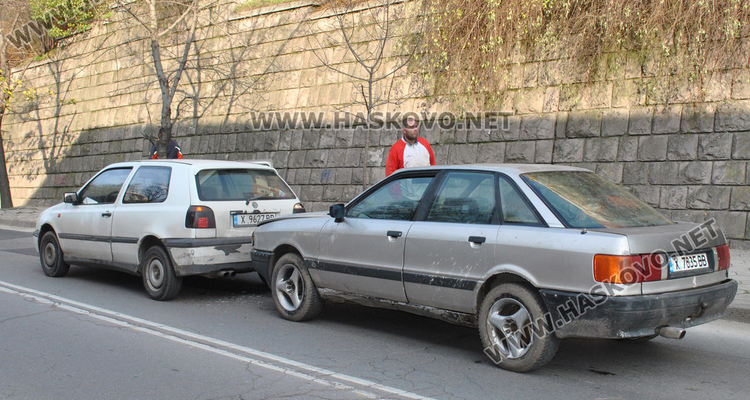 Ауди се заби във Фолксваген на Кърджалийска