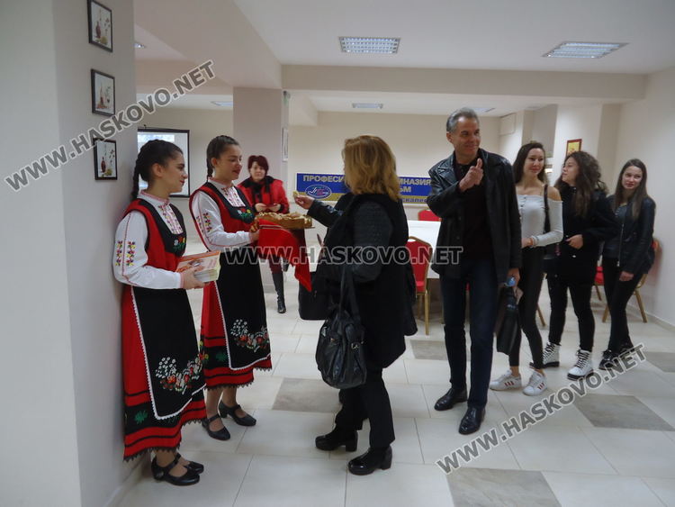 Гимназията по туризъм демонстрира иновативни уроци пред гости от страната