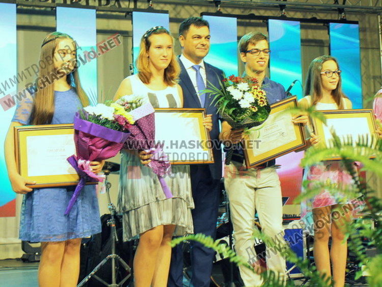 Отпуснаха 28 720 лв стипеднии за 139 даровити деца от Димитровград