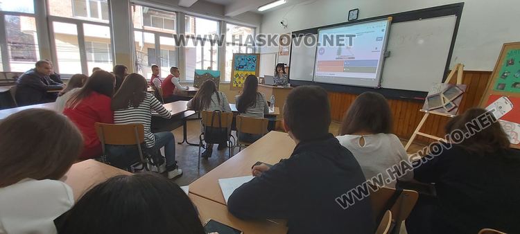 Гимназията по туризъм демонстрира иновативни уроци пред гости от страната