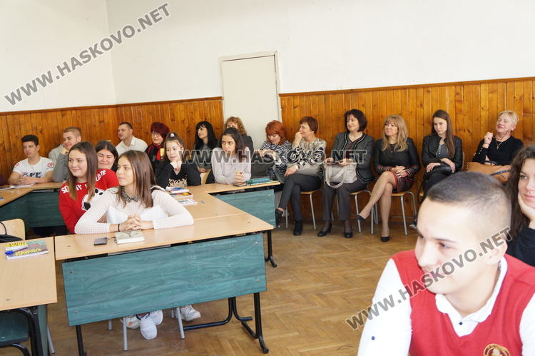 Гимназията по туризъм демонстрира иновативни уроци пред гости от страната