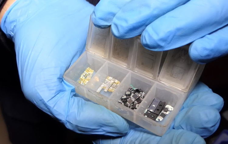 ГДБОП задържа ОПГ, монтирала скимингустройства и теглила неправомерно пари (Снимки и видео)