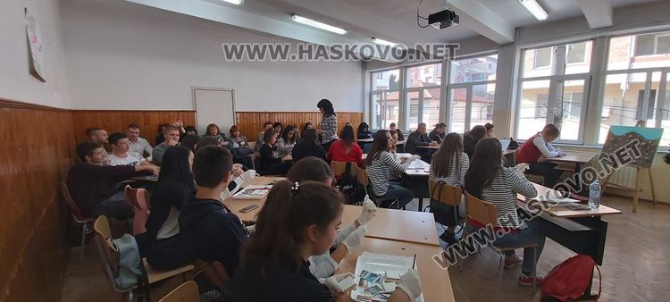 Гимназията по туризъм демонстрира иновативни уроци пред гости от страната