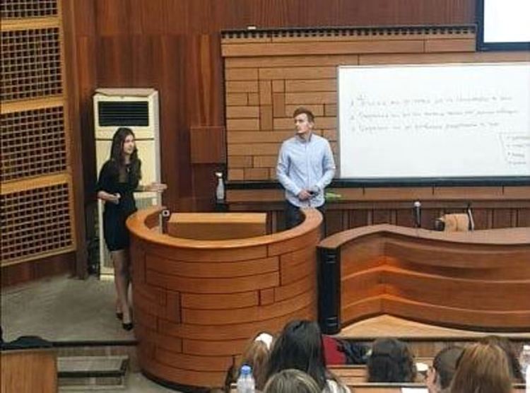 Ученици от елитна гимназия в Смолян бяха хонорувани преподаватели на студенти по педагогика в Пловдив