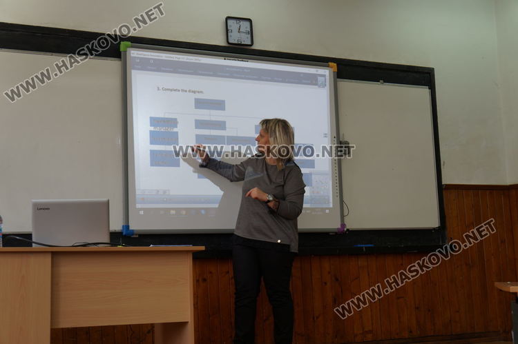 Гимназията по туризъм демонстрира иновативни уроци пред гости от страната