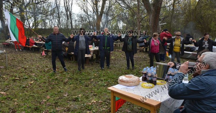 Музика, веселба и водосвет на Празника на младото вино в Харманли