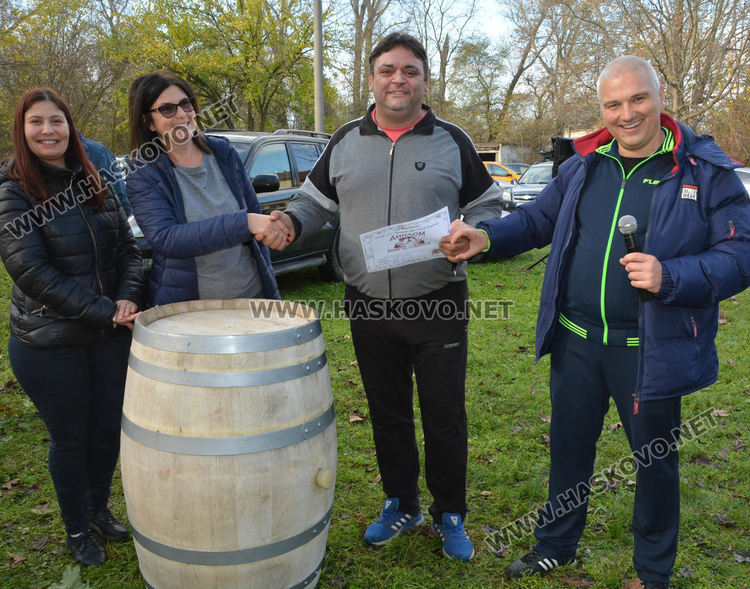 Музика, веселба и водосвет на Празника на младото вино в Харманли