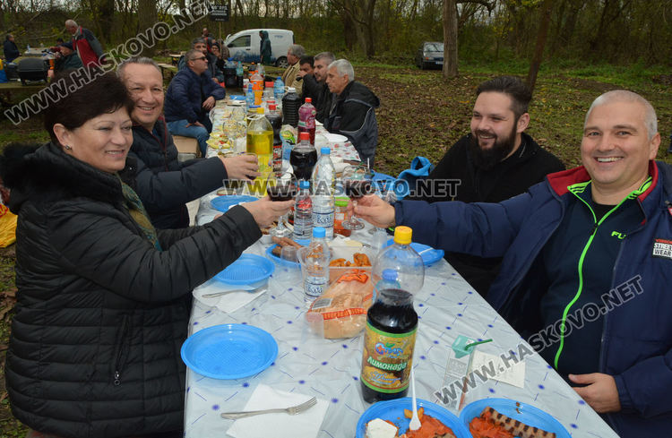 Музика, веселба и водосвет на Празника на младото вино в Харманли