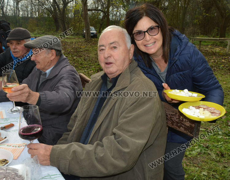 Музика, веселба и водосвет на Празника на младото вино в Харманли