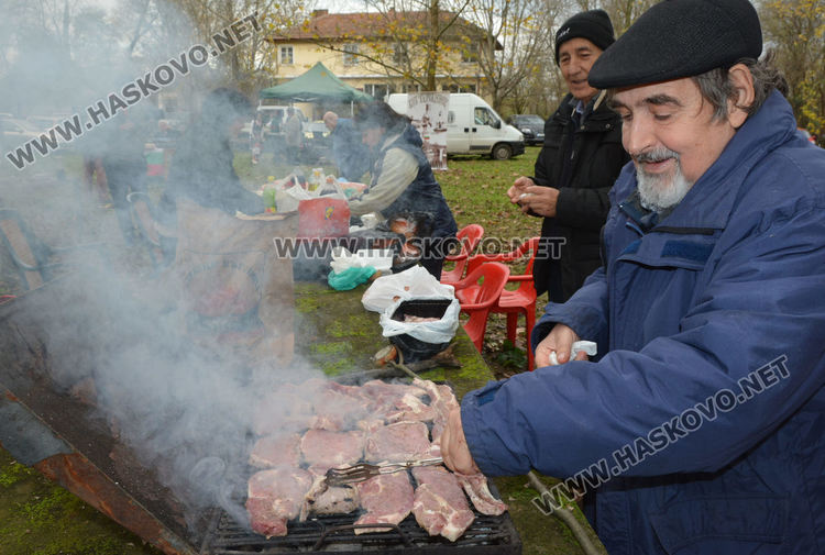 Музика, веселба и водосвет на Празника на младото вино в Харманли