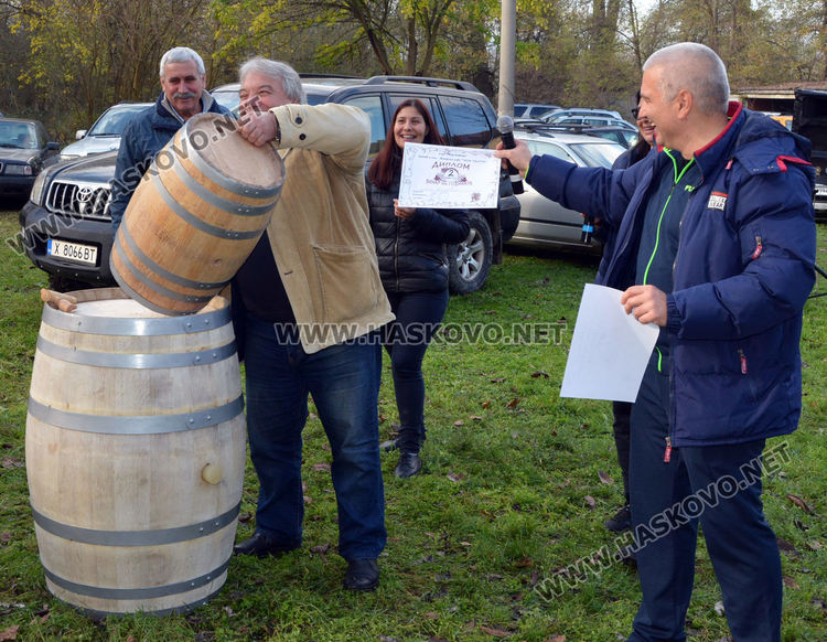 Музика, веселба и водосвет на Празника на младото вино в Харманли