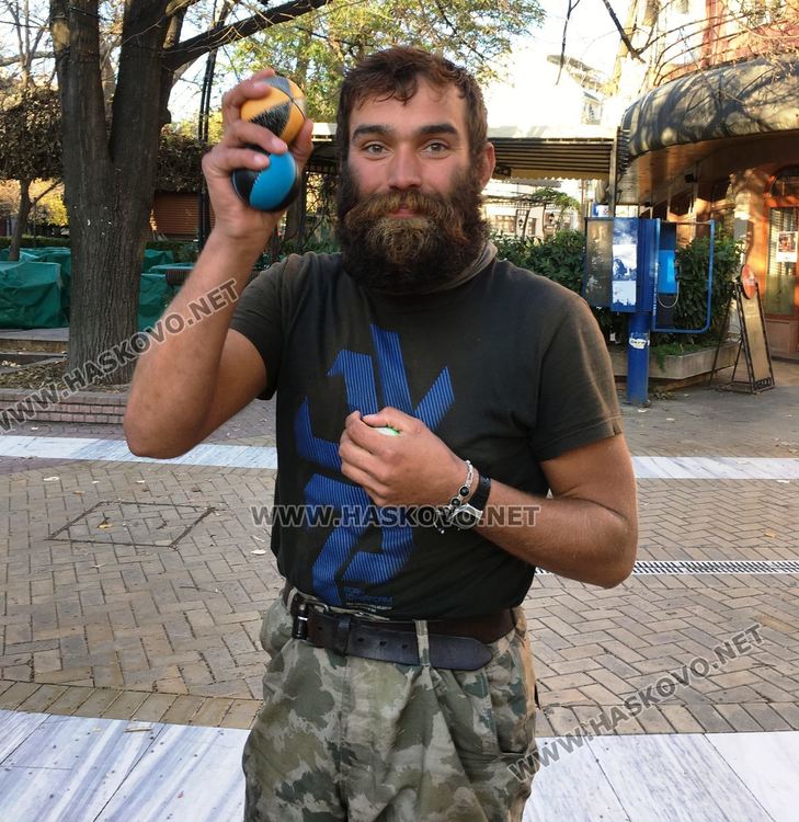 Строителен инженер бори депресията с ходене и жонглиране