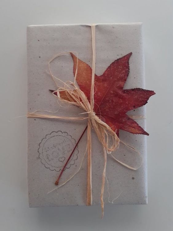 Младо семейство разпродава домашната си библиотека в полза на неонатологично отделение в Хасково