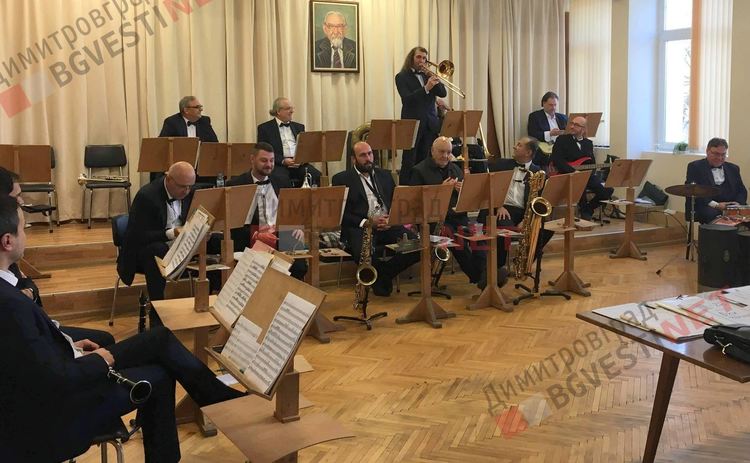 Забавно-духов оркестър Димитровград организира специален концерт за малчуганите от ДГ "8-ми Март"