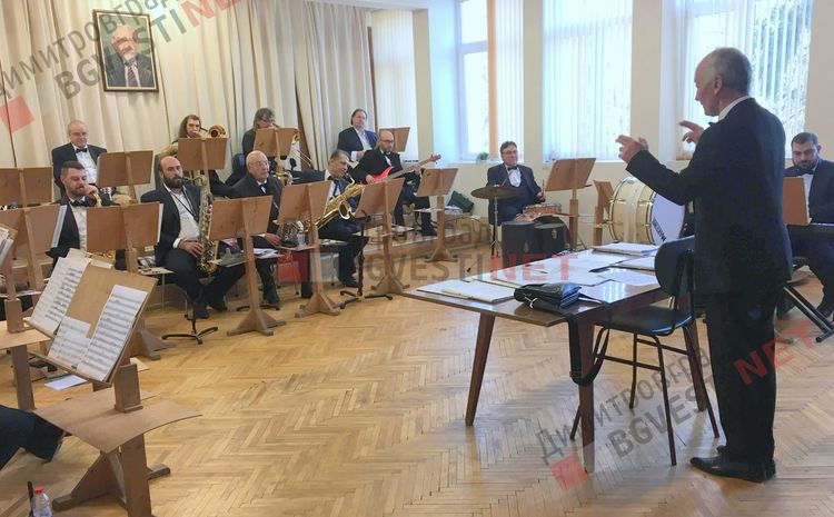 Забавно-духов оркестър Димитровград организира специален концерт за малчуганите от ДГ "8-ми Март"