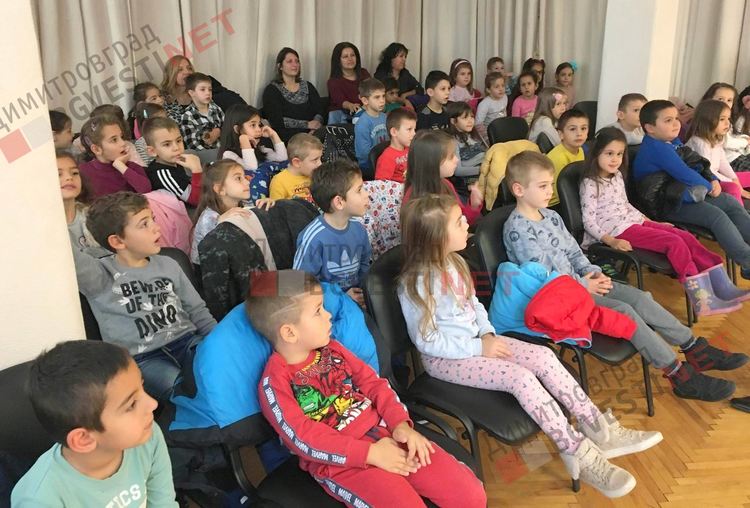 Забавно-духов оркестър Димитровград организира специален концерт за малчуганите от ДГ "8-ми Март"