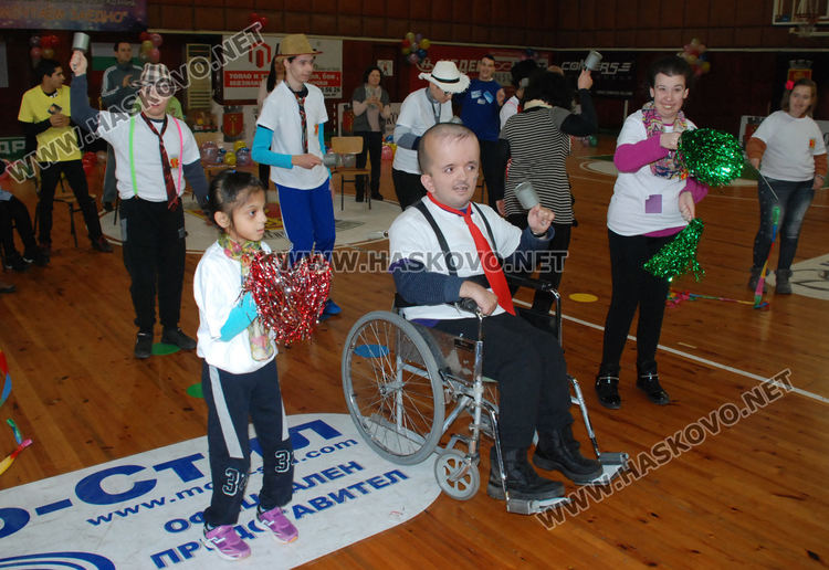 Забавления и концерт за деца и младежи в Международния ден на хората с увреждания
