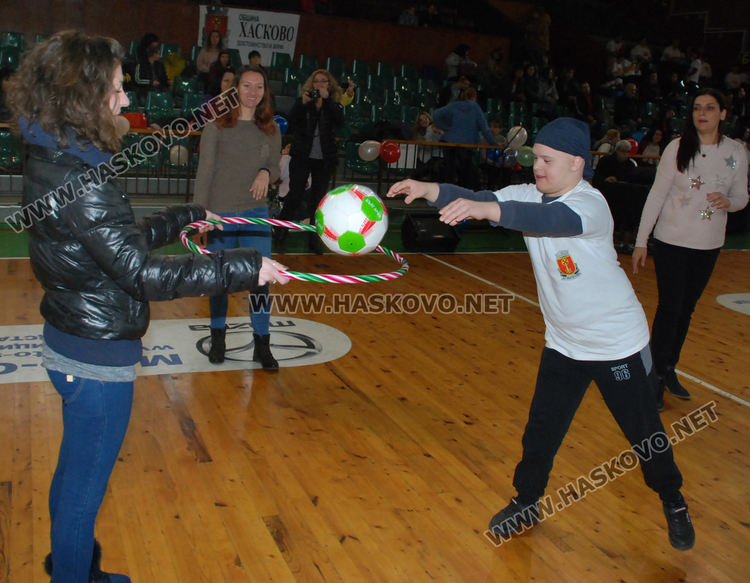 Забавления и концерт за деца и младежи в Международния ден на хората с увреждания