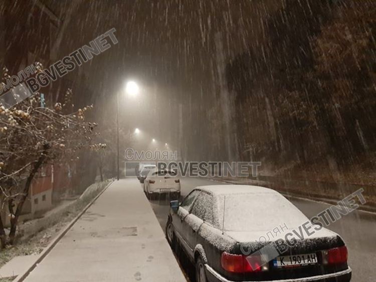 В късния следобяд на 3 декември дъждът премина в сняг и бързо натрупа няколко сантиметра, очаква се снеговалежът да продължи  и през нощта, снимка: Антон Байрактаров