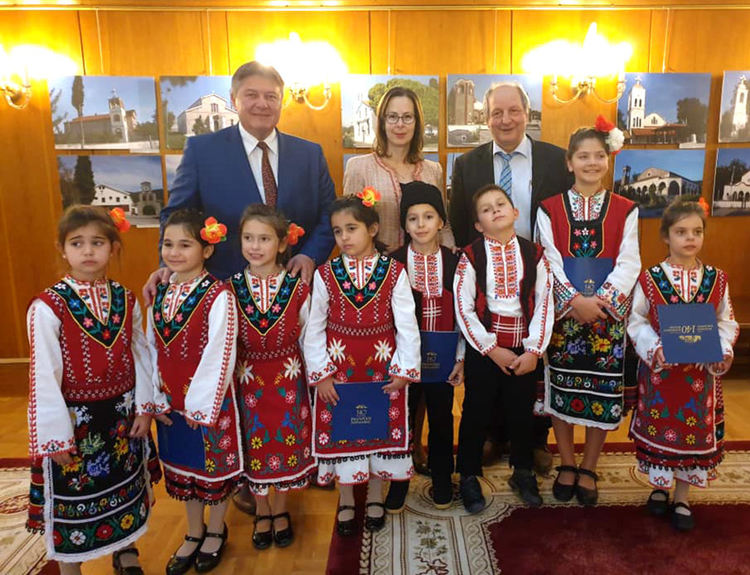 Шалапатов представи в НС фотоизложба на храмове от Беломорска Тракия 