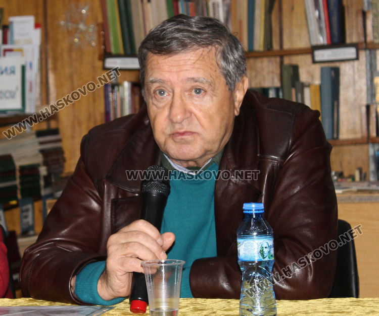 Проф. Боян Биолчев представи в Хасково най-новия си роман "Преселението"